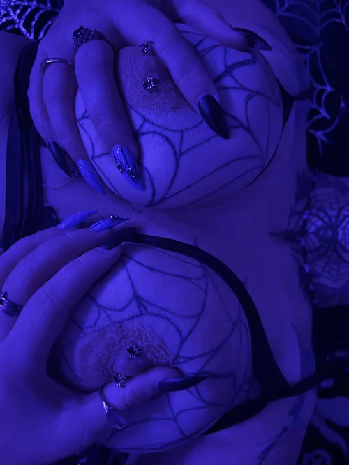 Thumbnail Exploring the Emo Style: A Look at 'Emo Babe' by GxthicCreampi in the Emogirls Category