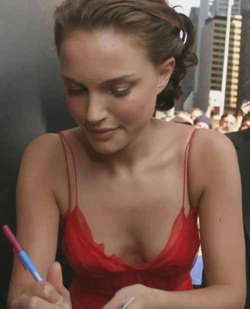 Thumbnail Celebrity Feature: Natalie Portman by queenjeongyeonn