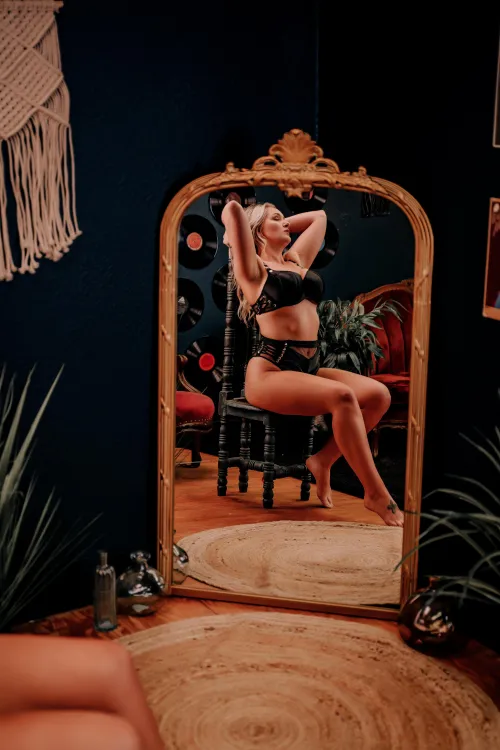Thumbnail Sizzling OnlyFans Content: 'I see you and me in the bed together' by Midsizeshel