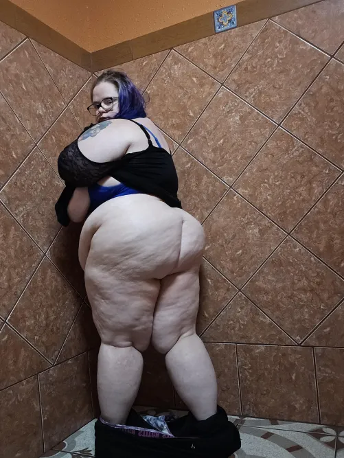 Thumbnail Bathroom Quickies: A Steamy Delight by Dependent-Ad7486 in the gonewildbbw Category