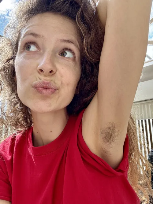 Thumbnail Exploring the Fascinating World of Hairy Armpits with lulusdreamz