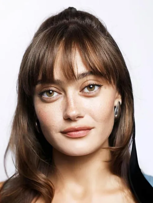 Thumbnail Ella Purnell: Beauty Reflection in PrettyGirls Category