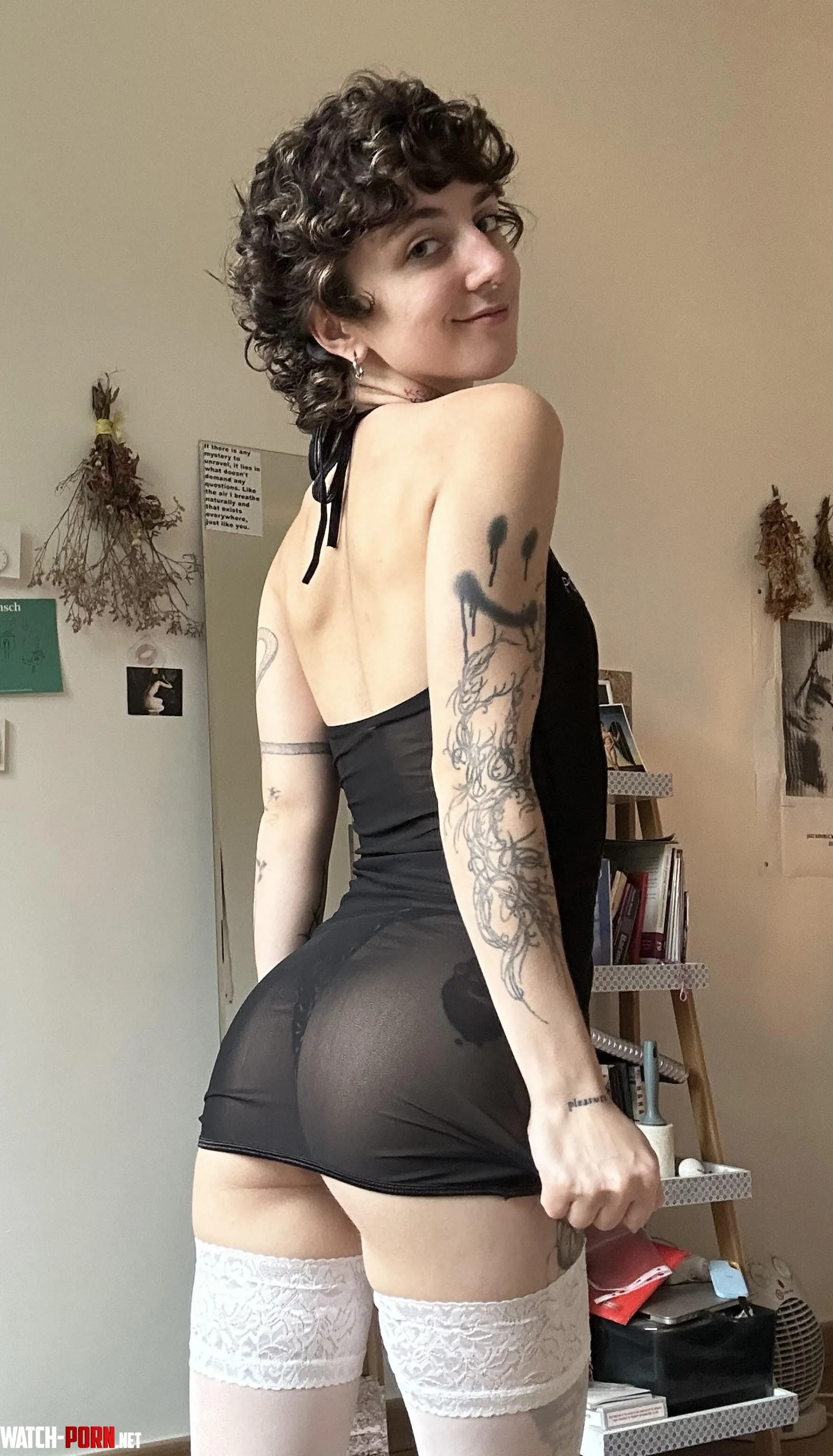 Im looking for a man who will be crazy about eating my nylon ass by AlyssaLustful
