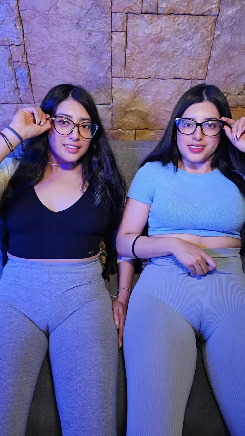 Thumbnail evans-twins Rate Their Grippy Lips - TwinGirls Talk!