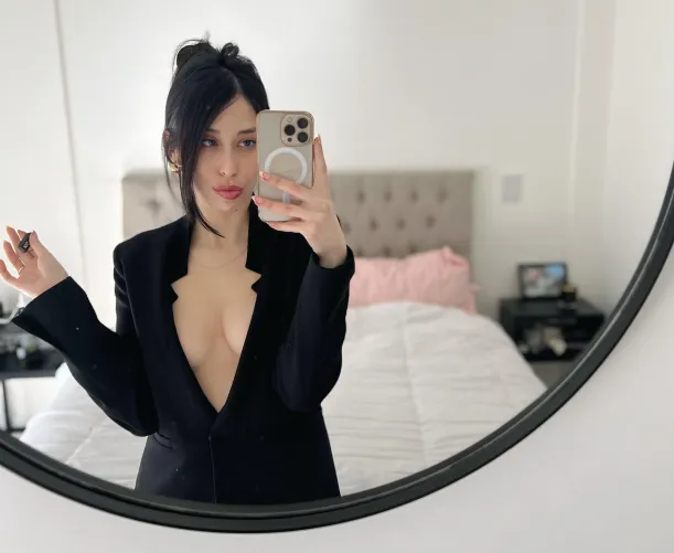 Thumbnail Cute & Classy: vanigum's Style Statement