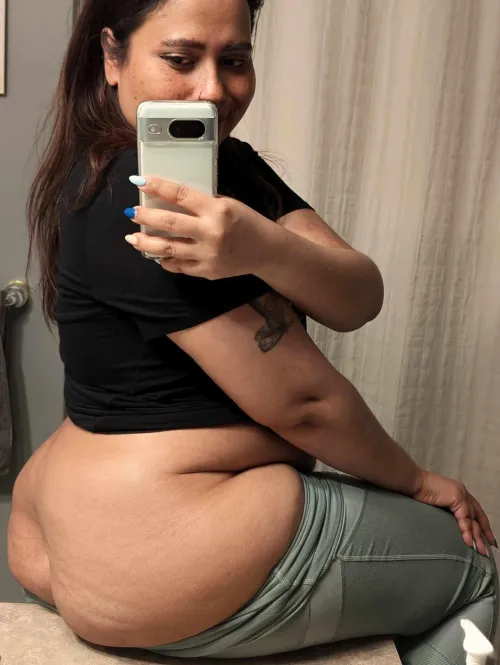 Thumbnail Exploring 'A milfie but its also a belfie cause butt' with the_czar_got_cake