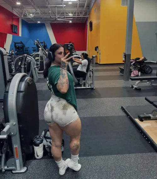 Thumbnail Discover the Story of Gladis Hinojosa by IIscoopsII | ThickFit Category