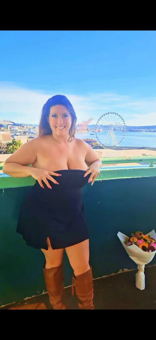 Thumbnail Xoxo Fashion: Babylittlelo's Tight Dress Delight