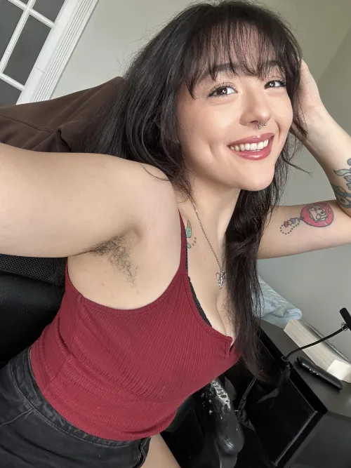 Thumbnail The Growing Beauty: Felaodyy's Love for Hairy Armpits