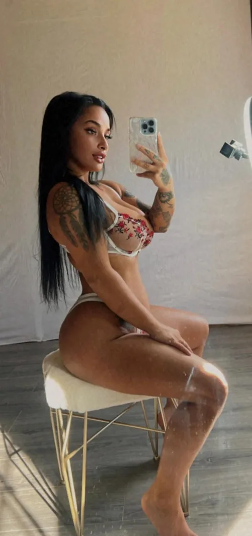 Thumbnail Unveiling the Allure of Total Babes with Michelleyyyyyyy