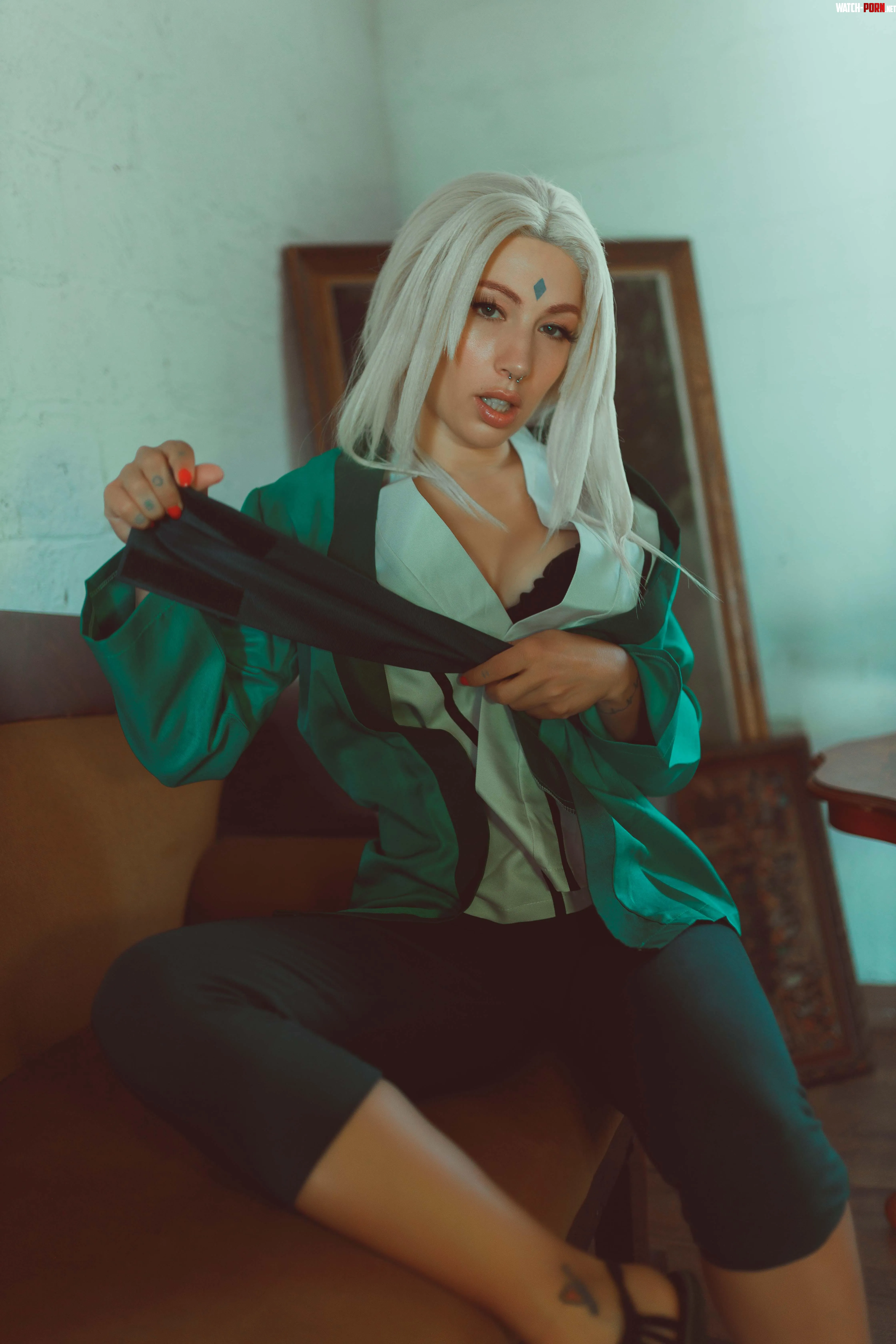 Tsunade by Livay D Punk  by livaydpunk