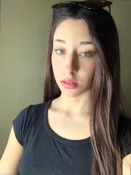 Thumbnail Discover Margot_Reign098's Classy Look Today