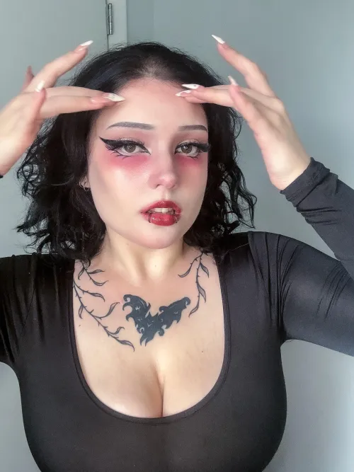 Thumbnail Encounter the Wild Side of a Goth GF with cybervampiregf