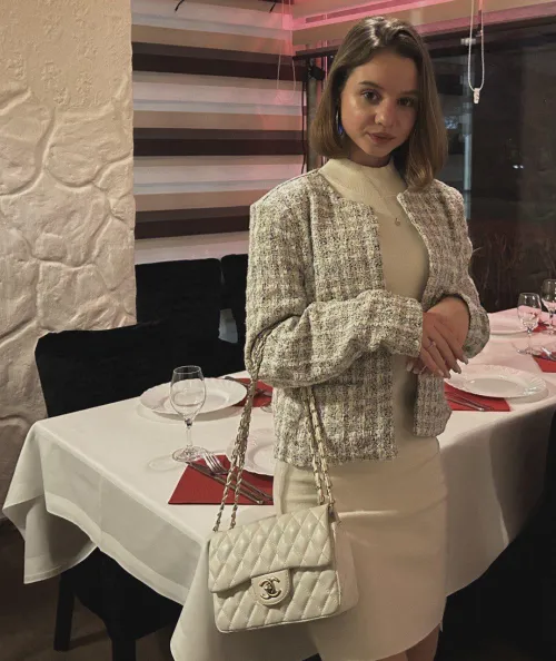 Thumbnail Evening Look with Elegance: JanvierChando's Style