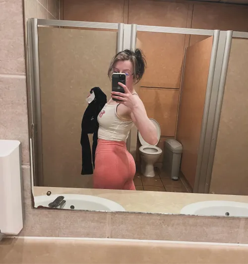 Thumbnail Join Clarabella_Leo for a Workout - Hot Girls in Yoga Pants