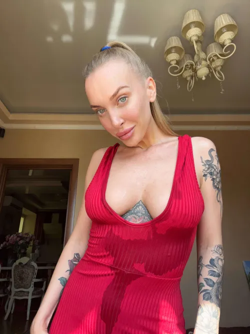 Thumbnail Hot Day - Sweating Outside Unnoticed - BabySweetestt's SweatyGirls Experience