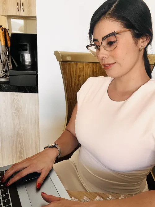 Thumbnail Work Wife Goals: The Perfect Secretary Match | biancasoffice
