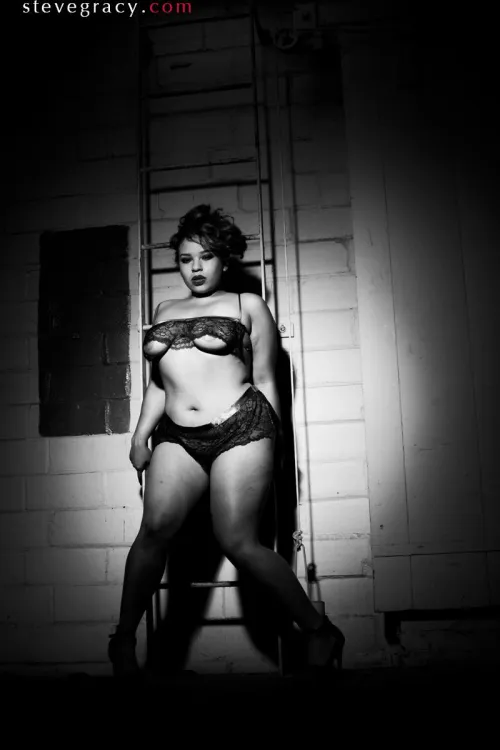 Thumbnail SteveGracyPhoto Features 'Sarah So Noir' | Brawesome Category