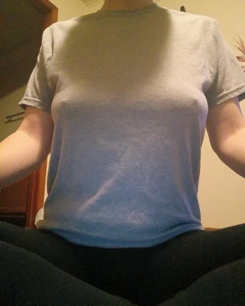 Thumbnail QuirktheSim Cozy in a Tee - Let's Explore the Comfort