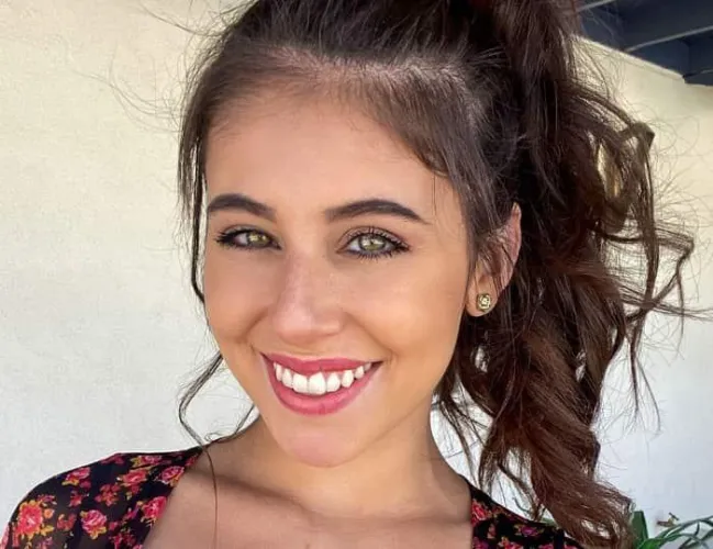 Thumbnail Violet Summers: Radiant Beauty Revealed by Skyline_Drifter in PrettyGirls Category