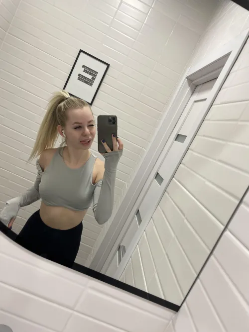 Thumbnail Get Sporty with Croptop Fashion - Stay Stylish and Active | By ThatsMyMichelle
