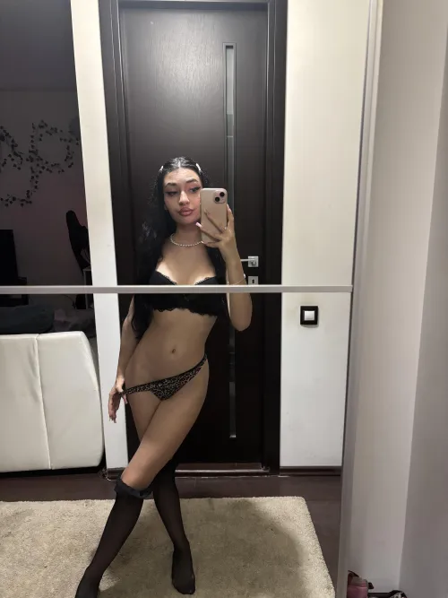 Thumbnail Inviting You into a Shared MirrorSelfie Adventure by Roseee_Goldden