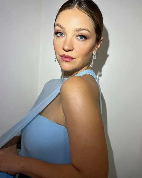 Thumbnail Abby Elliott: Embracing Beauty by KG101411 | gentlemanboners