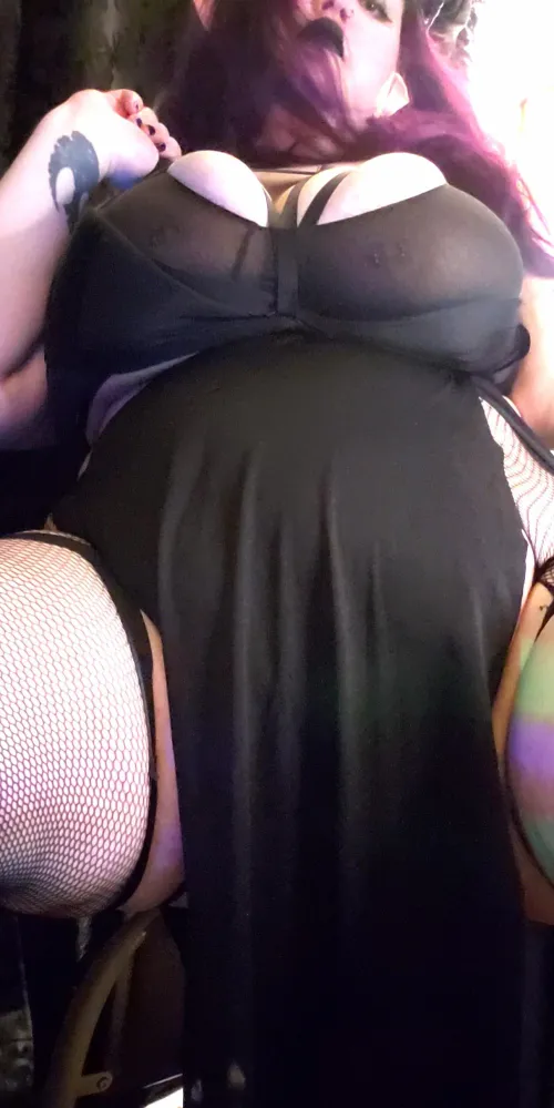 Thumbnail ThickNerdyGF Welcomes the Weekend with BBW Vibes