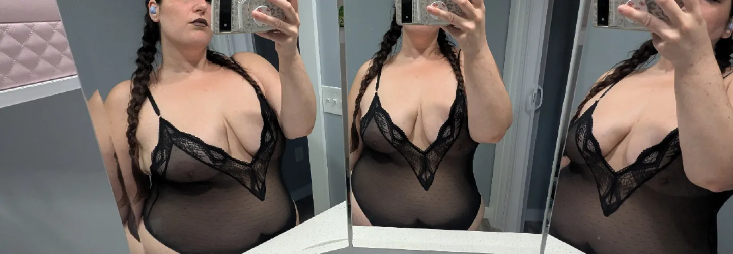 Thumbnail applehxcore: Saggy Beauty Seen from All Angles | Saggy Fashion