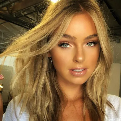 Thumbnail Elizabeth Turner: Beauty at Its Finest | qwer5r