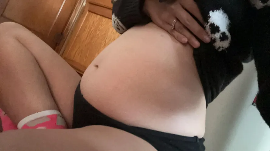 Thumbnail Witness the Journey: '22 Weeks Pregnant' by kkaykitten
