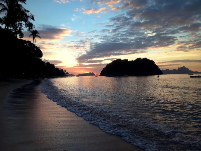Thumbnail Beauty of the Beach Shines Even in the Dark