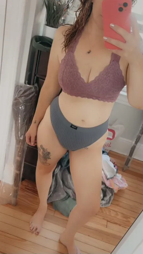 Thumbnail Feeling Good Today: Embrace Your Legs with GngrPeach