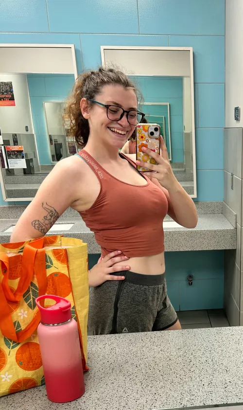 Thumbnail 420baby_violet Embraces Sweaty Days in SweatyGirls Article