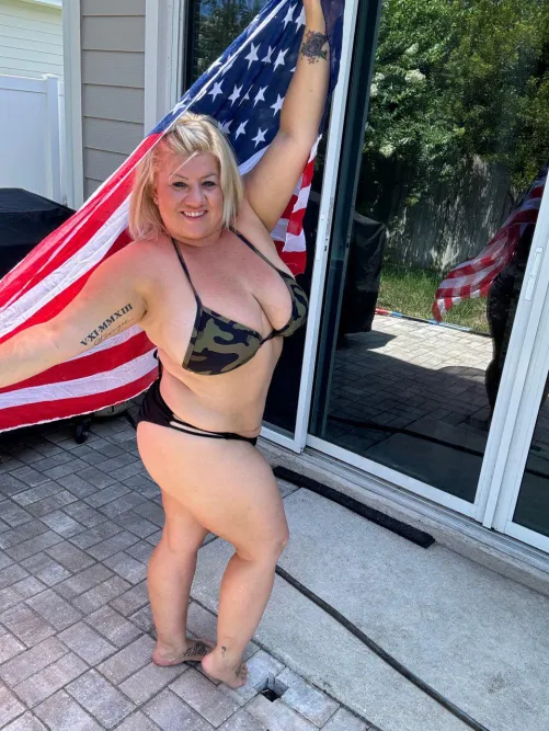 Thumbnail Milf Charms: Embracing Sensual Beauty | kenziekreamz