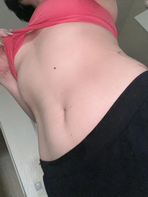 Thumbnail Sweaty Tits Under Top: HorizenGirly's Insight on SweatyGirls