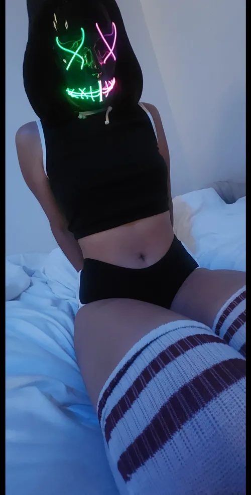 Thumbnail Purge Your Thoughts with Thighs - Insights from roxxanneb