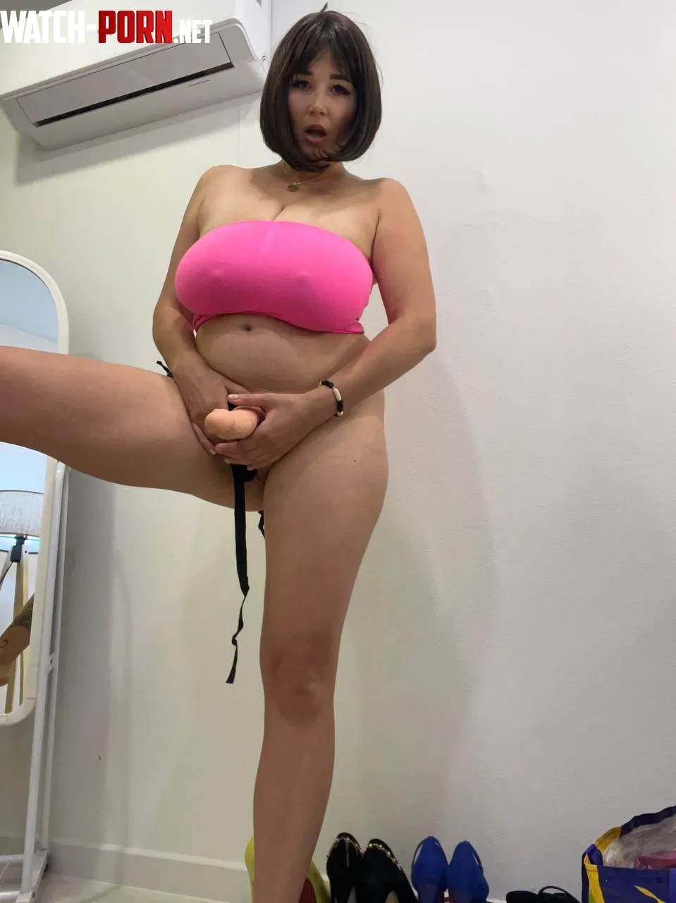 you cant resist a powerful Woman with curves by amokline809