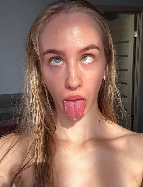 Thumbnail Embrace Blonde Beauty in RealAhegao by TongueCandyy