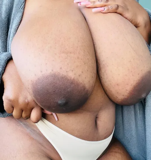 Thumbnail BiggerThanHerHead by watermelonshakeXx - A Captivating Read about Motherhood and Relationships