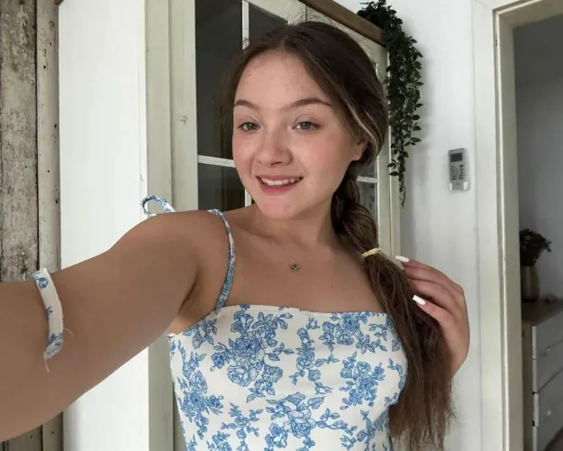 Thumbnail Sassy meets Classy: elizabaikova's Style Secrets Revealed