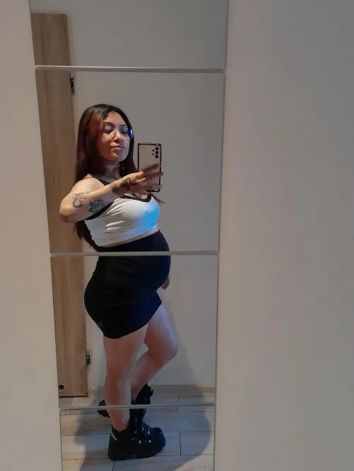 Thumbnail Pregnant Mommy Stuns in Tight Skirt: A Fashionable Choice for All Expecting Mothers | Sweet_Field_357
