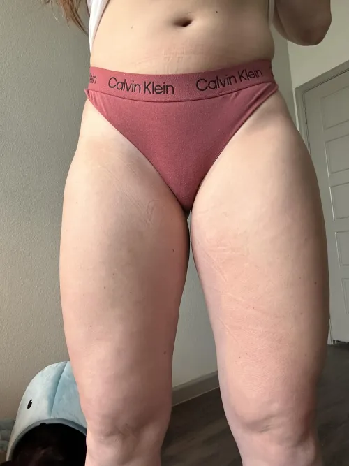 Thumbnail Experience the Sensation of Thigh Smothering with cumwcourt