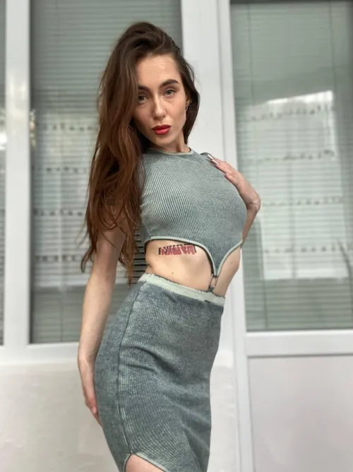 Thumbnail Eye Contact Fashion: Flash_of_Joy's Stylish Appeal
