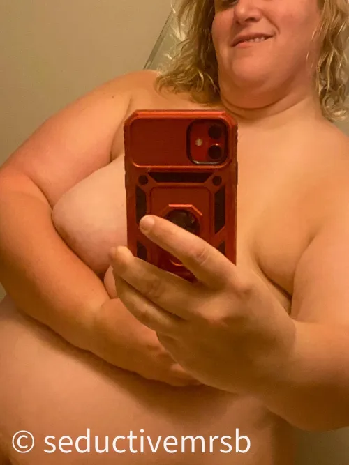 Thumbnail TheMilfyMrsB Celebrates Curves: 'I Love My Curves'