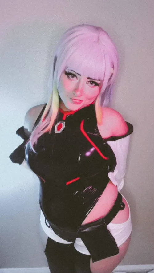 Thumbnail Cyberpunk Lucy Cosplay by Reyrevealed | Stunning Cosplay Achievement
