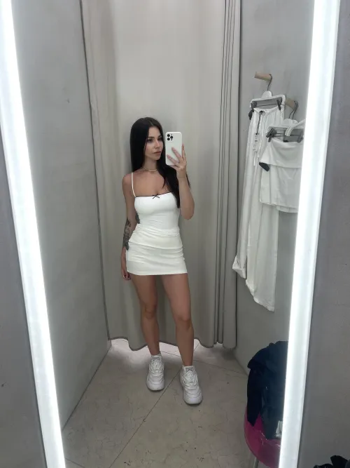 Thumbnail Choosing the Perfect White Outfit: Underbabby's Stylish Journey in the Ravenhaired Community