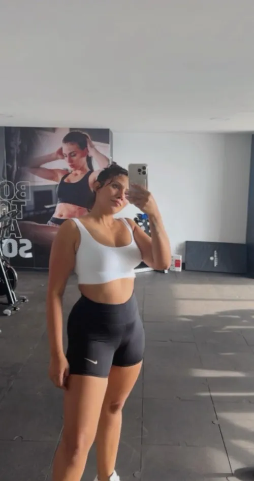 Thumbnail MILFIE: Taking on the Gym with Lizsierra25's Fitness Journey