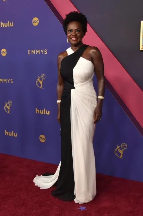 Thumbnail Viola Davis: Radiant Presence in Gentleman's Boners