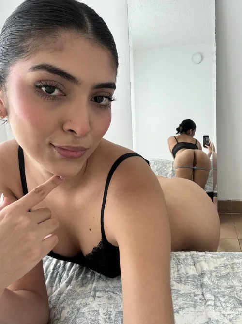 Thumbnail Gaze Upon puzzled_laurels's Dual View Delight | HungryButts